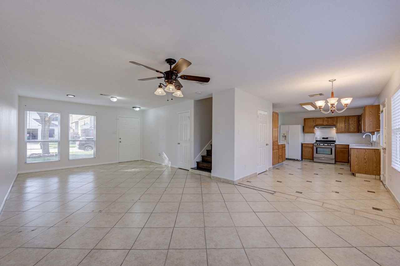3118 Clipper Winds Way - Photo 3 of 19