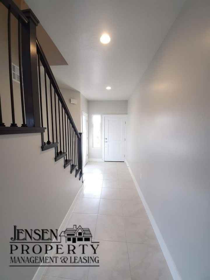 293 W Augusta Dr - Photo 4 of 27