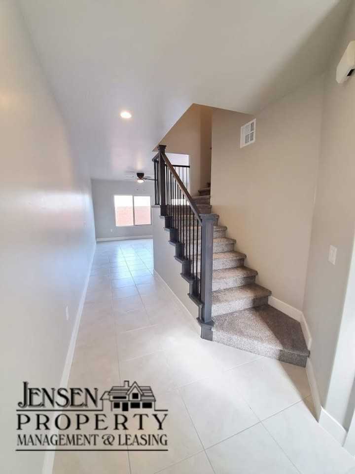 293 W Augusta Dr - Photo 5 of 27