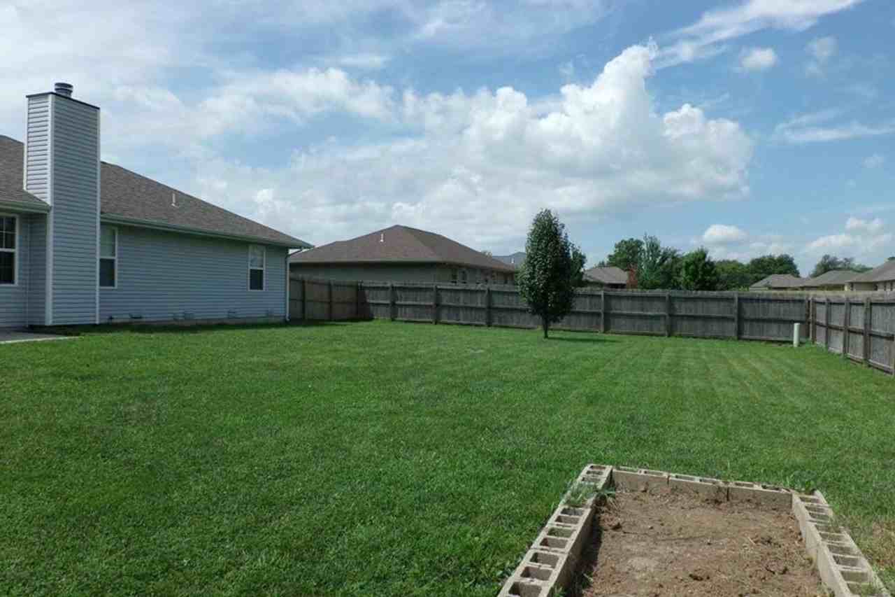 115 E Cherokee St - Photo 3 of 16