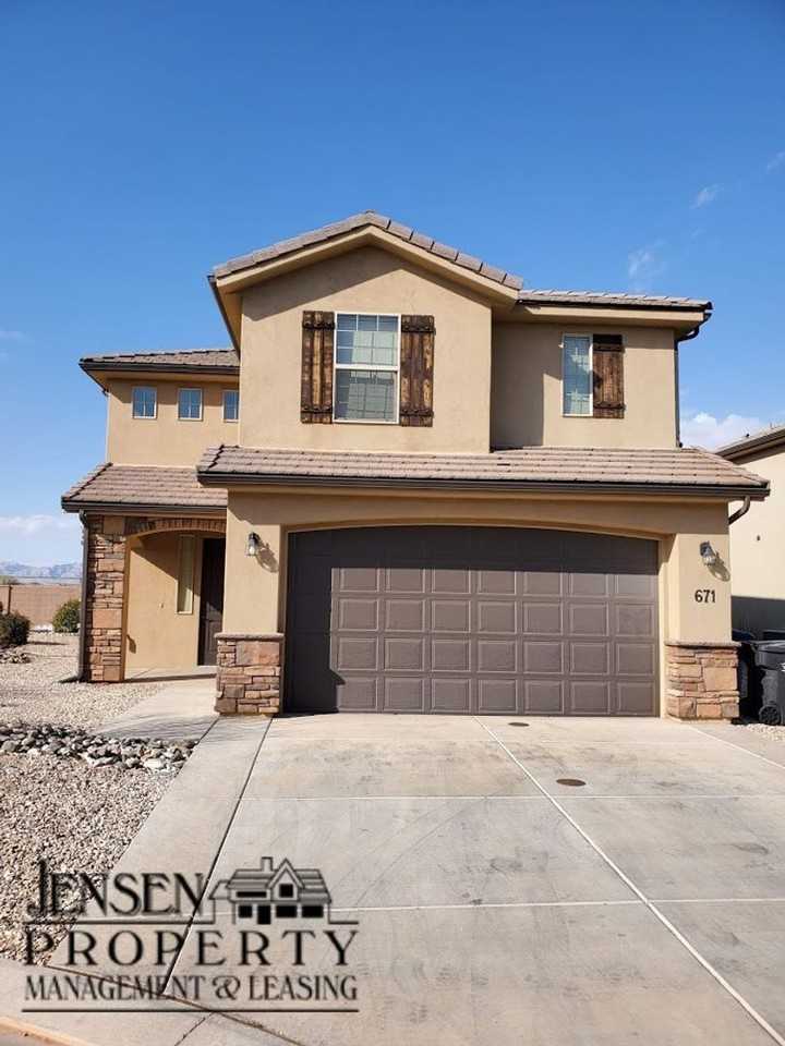 671 N Bluff View Cir - Photo 2 of 35