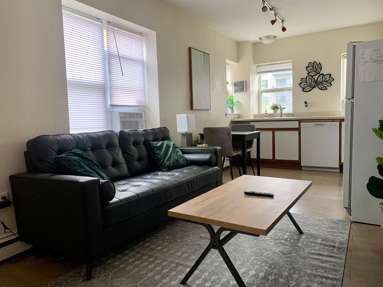 719 Pleasant - Photo 2 of 18