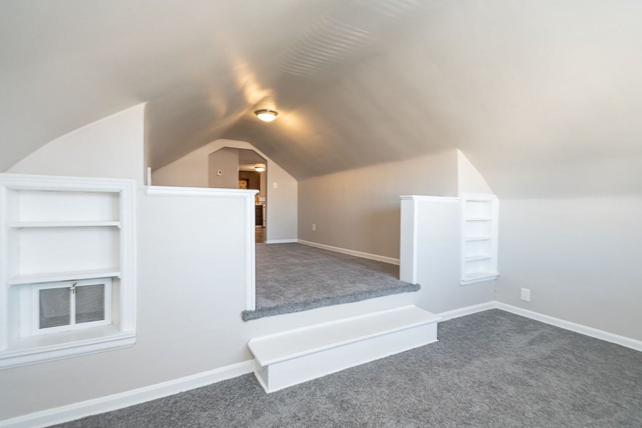 11114 Vernon Avenue, GH - Photo 3 of 22