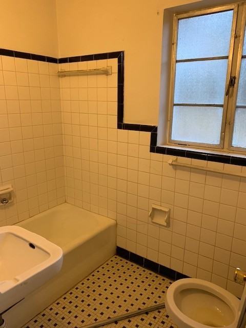 2305 Diana Dr - Photo 3 of 7