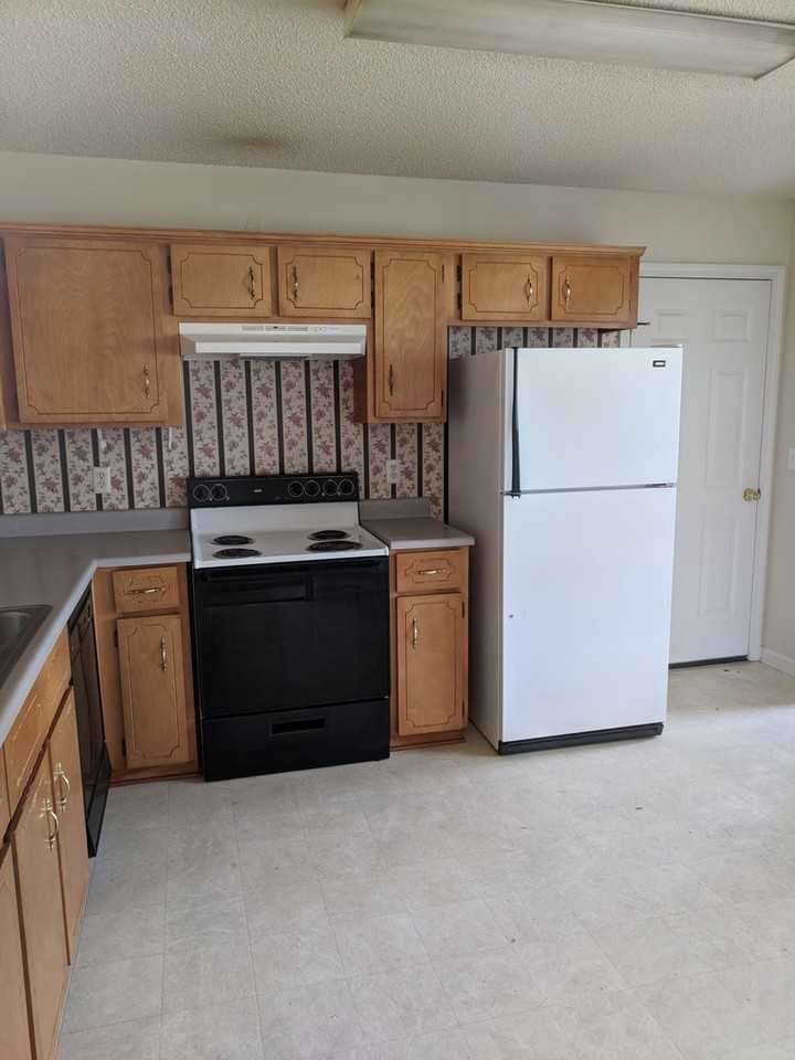 966 Yale Ct - Photo 2 of 10