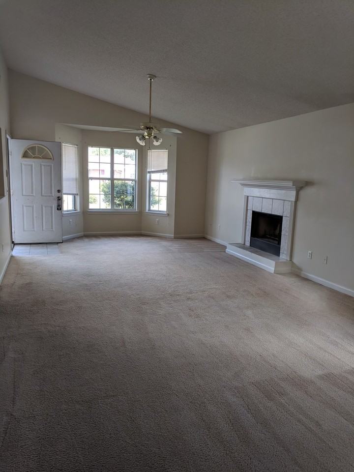 966 Yale Ct - Photo 3 of 10