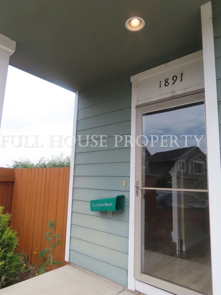 1891 Allea Dr - Photo 3 of 32