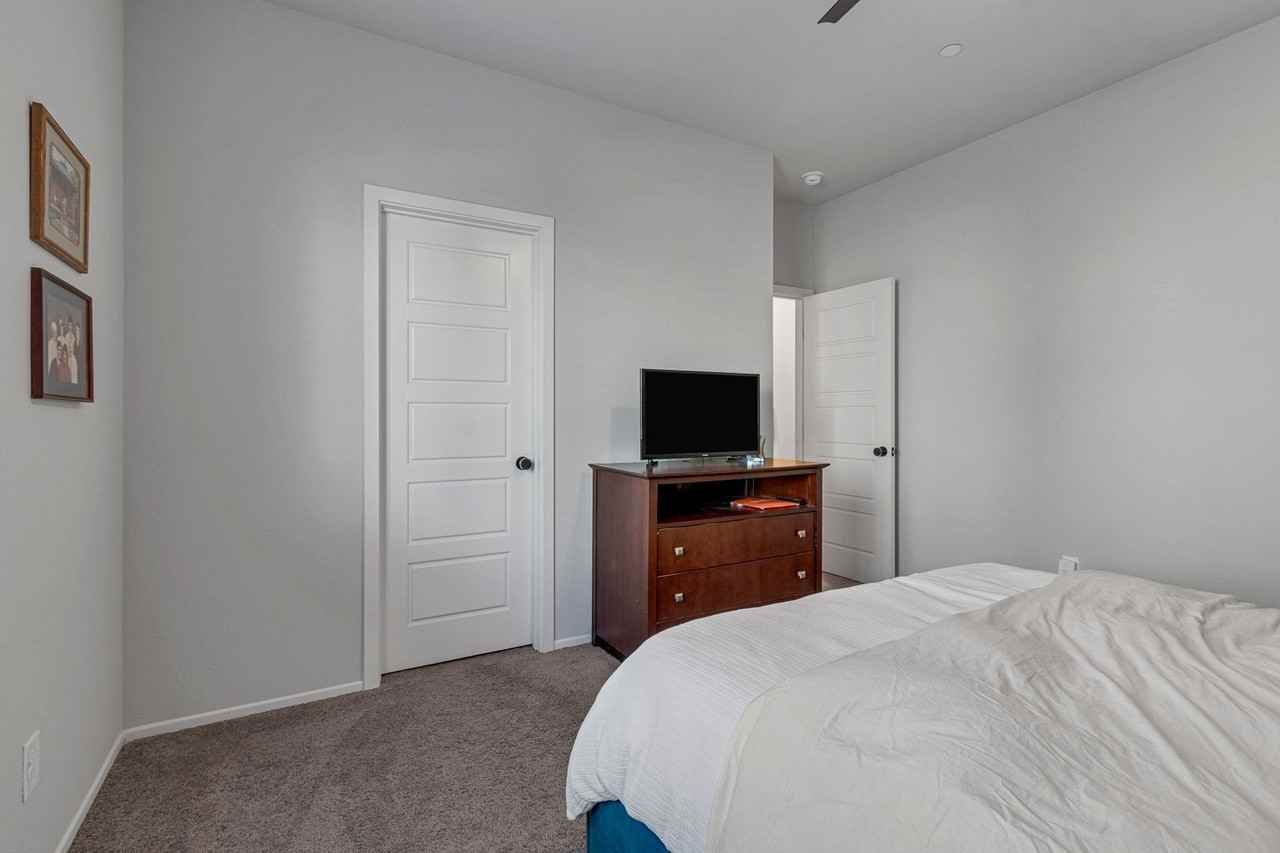 4456 Stardust Moon Ave - Photo 3 of 31