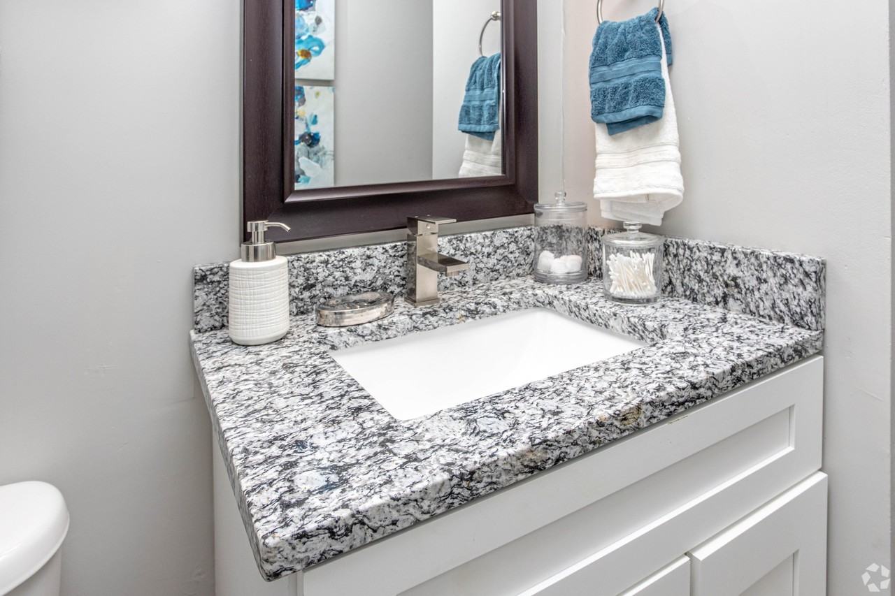 Sova - Photo 7 of 43