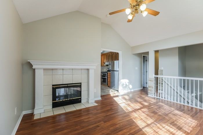 12512 E 58th Ter - Photo 2 of 10