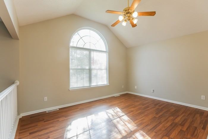 12512 E 58th Ter - Photo 3 of 10