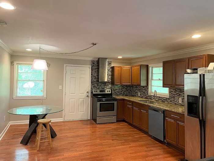 1703 Poole Rd - Photo 2 of 25