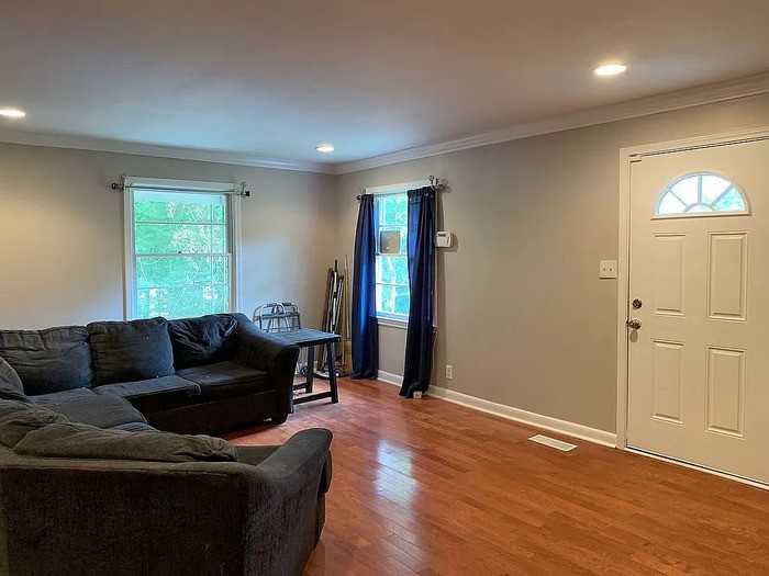 1703 Poole Rd - Photo 3 of 25