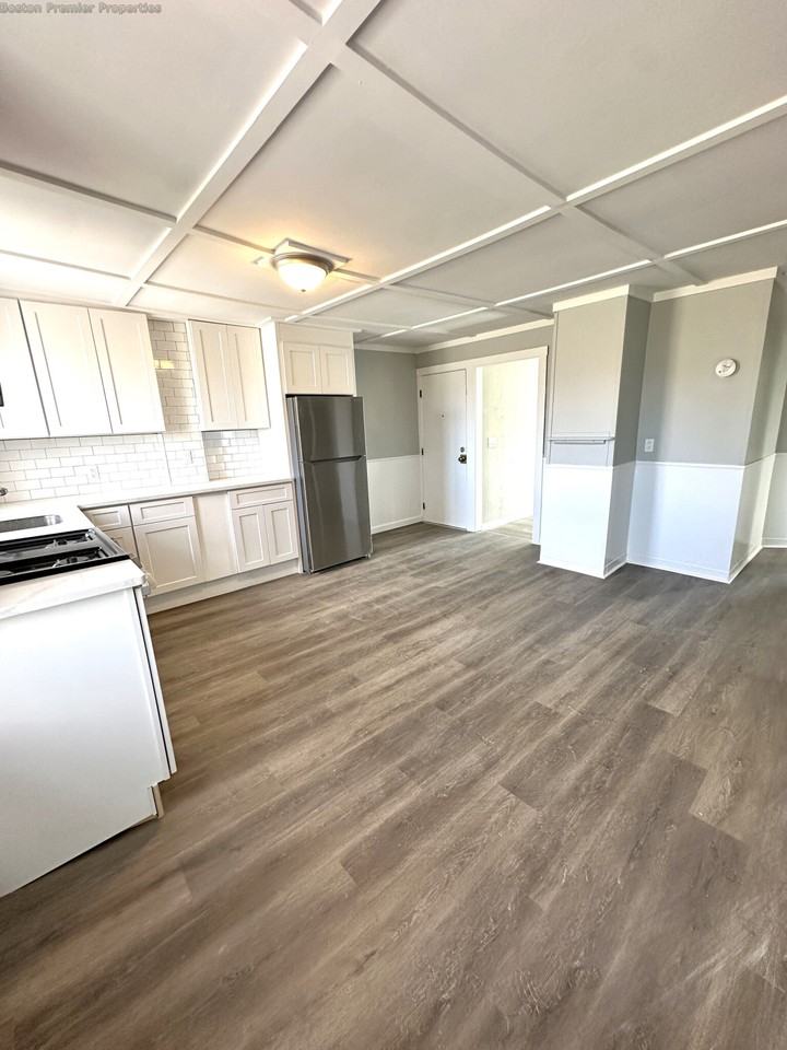 7 Savery Ave #2 - Photo 3 of 12