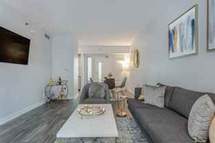 425 W Beech St #325 - Photo 1 of 1