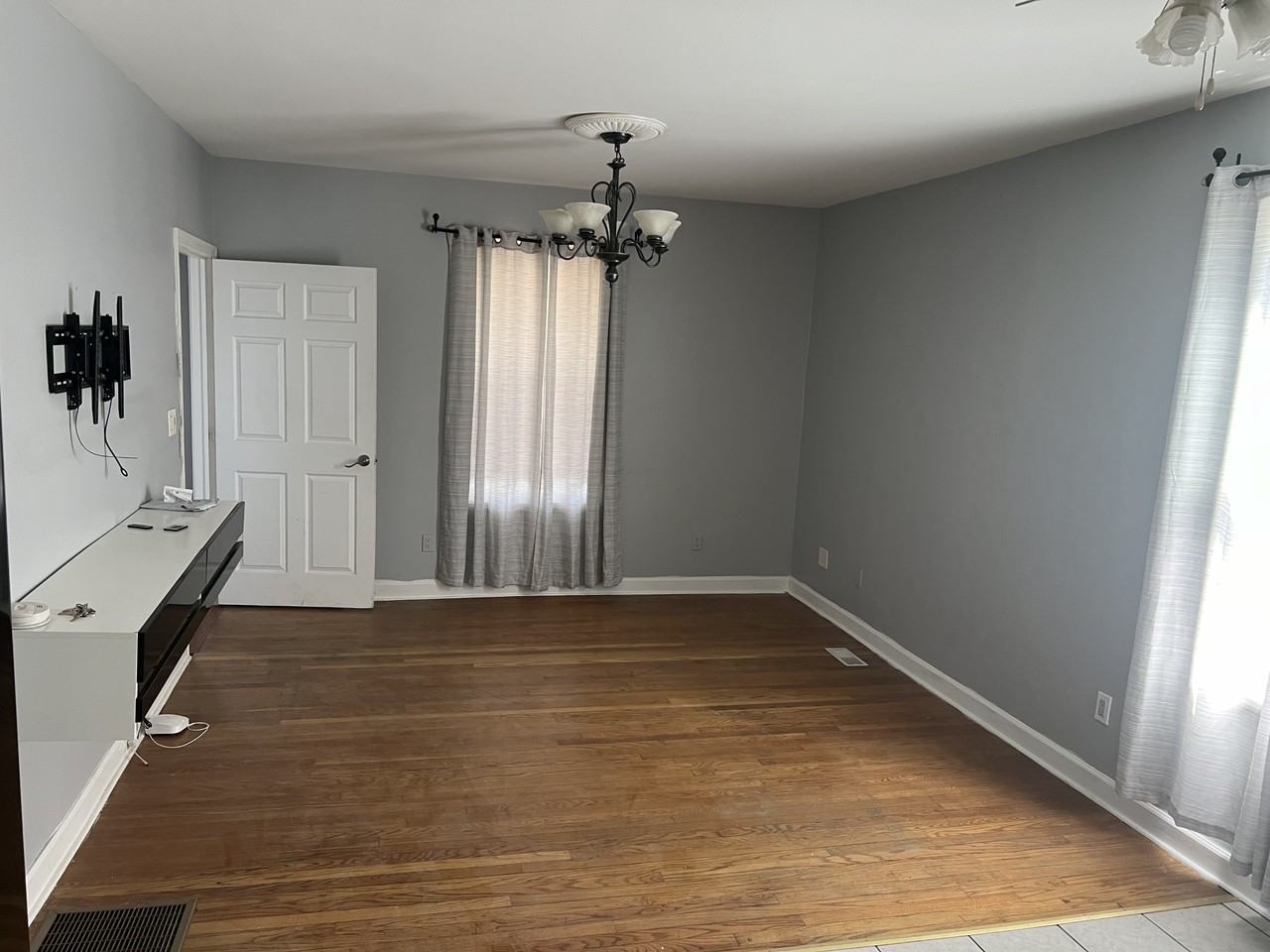 28 Middle St #LEFT - Photo 2 of 5