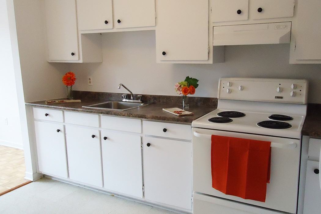 1225 AlexisNihon Apartments 1225 Boul AlexisNihon, SaintLaurent