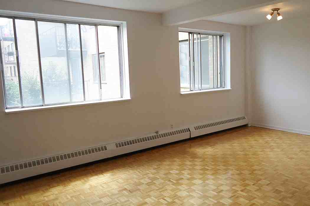 1225 AlexisNihon Apartments 1225 Boul AlexisNihon, SaintLaurent