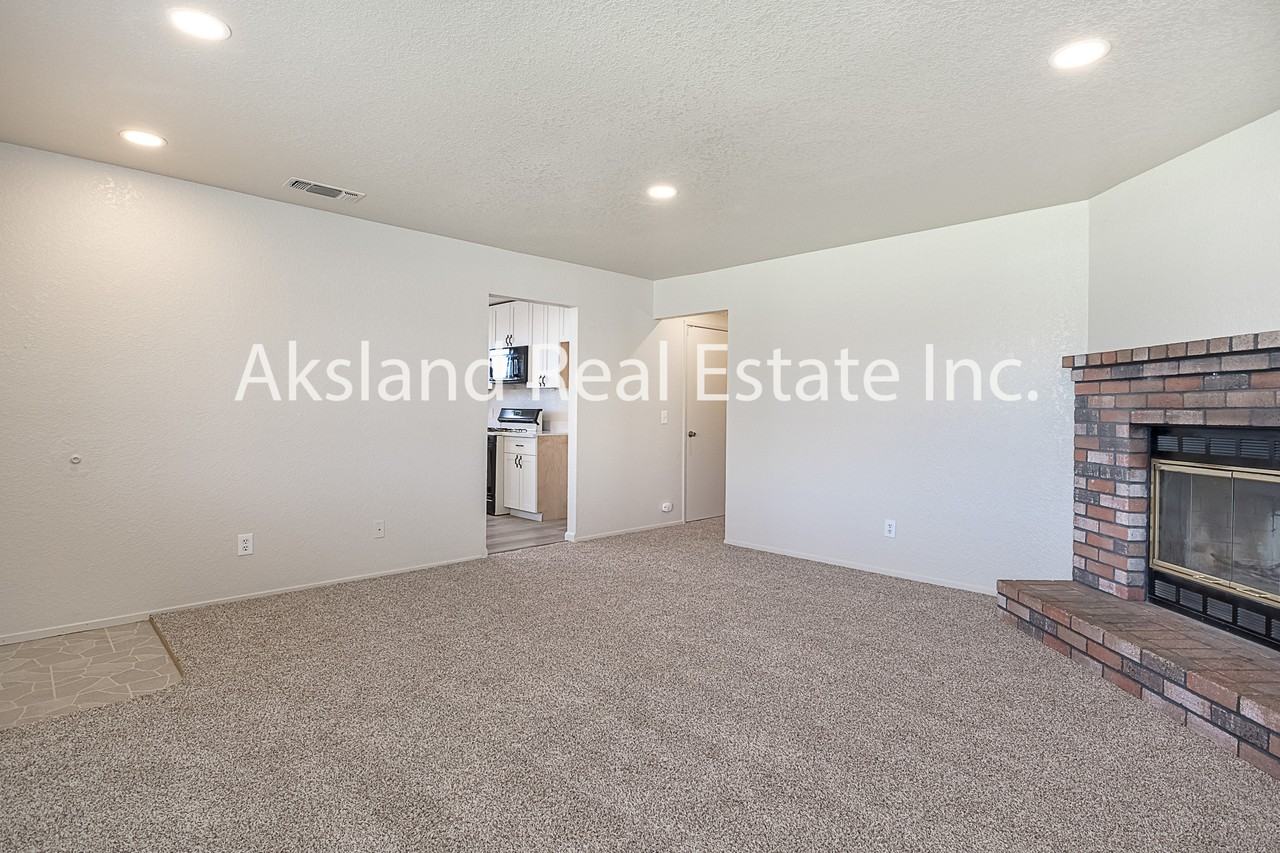 354 Blossom Dr #1 - Photo 4 of 20