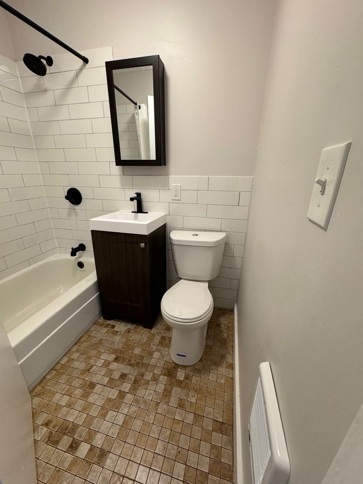 257 Essex Street7 #07 - Photo 4 of 10