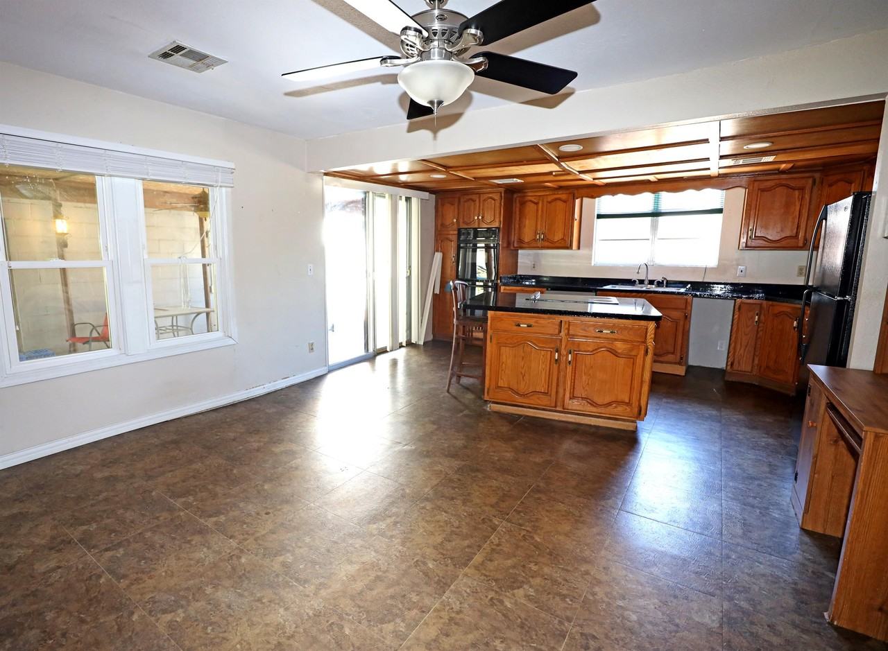 525 E Jackson Ave - Photo 2 of 14
