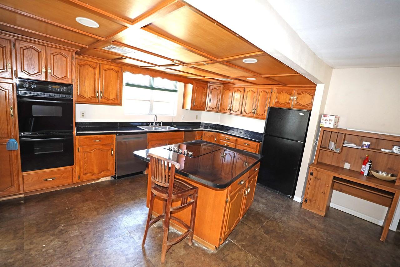 525 E Jackson Ave - Photo 3 of 14
