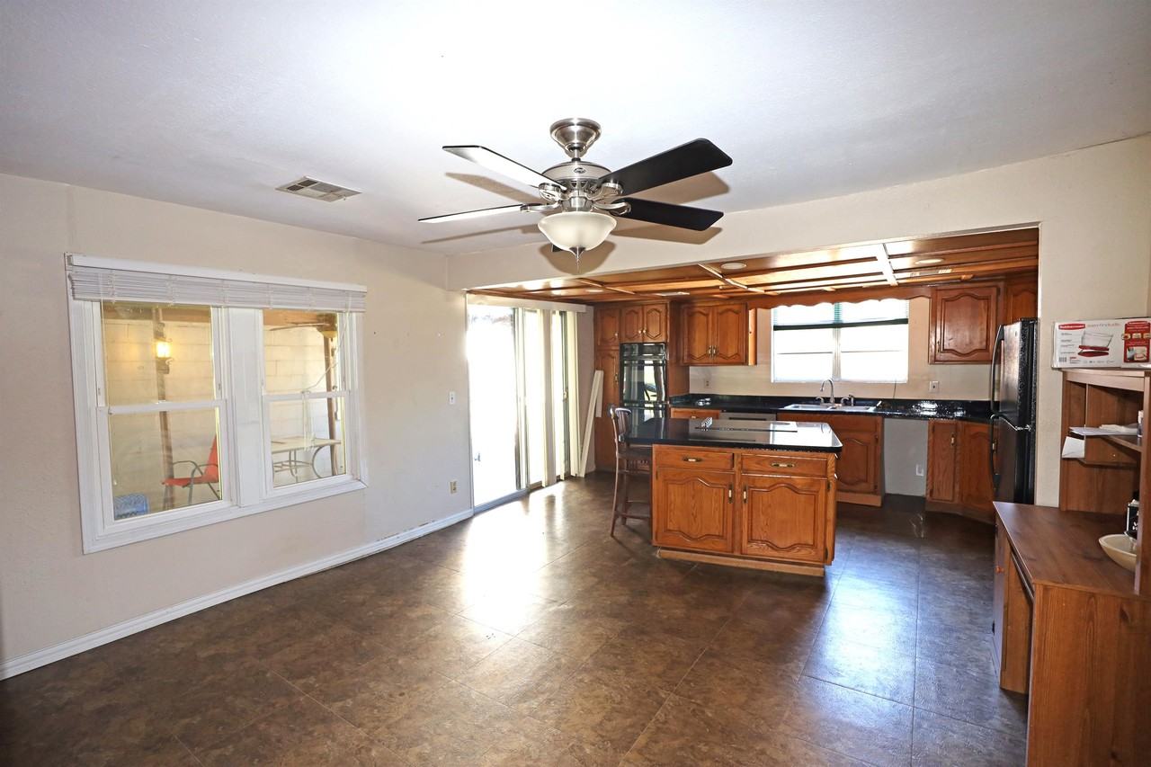 525 E Jackson Ave - Photo 4 of 14
