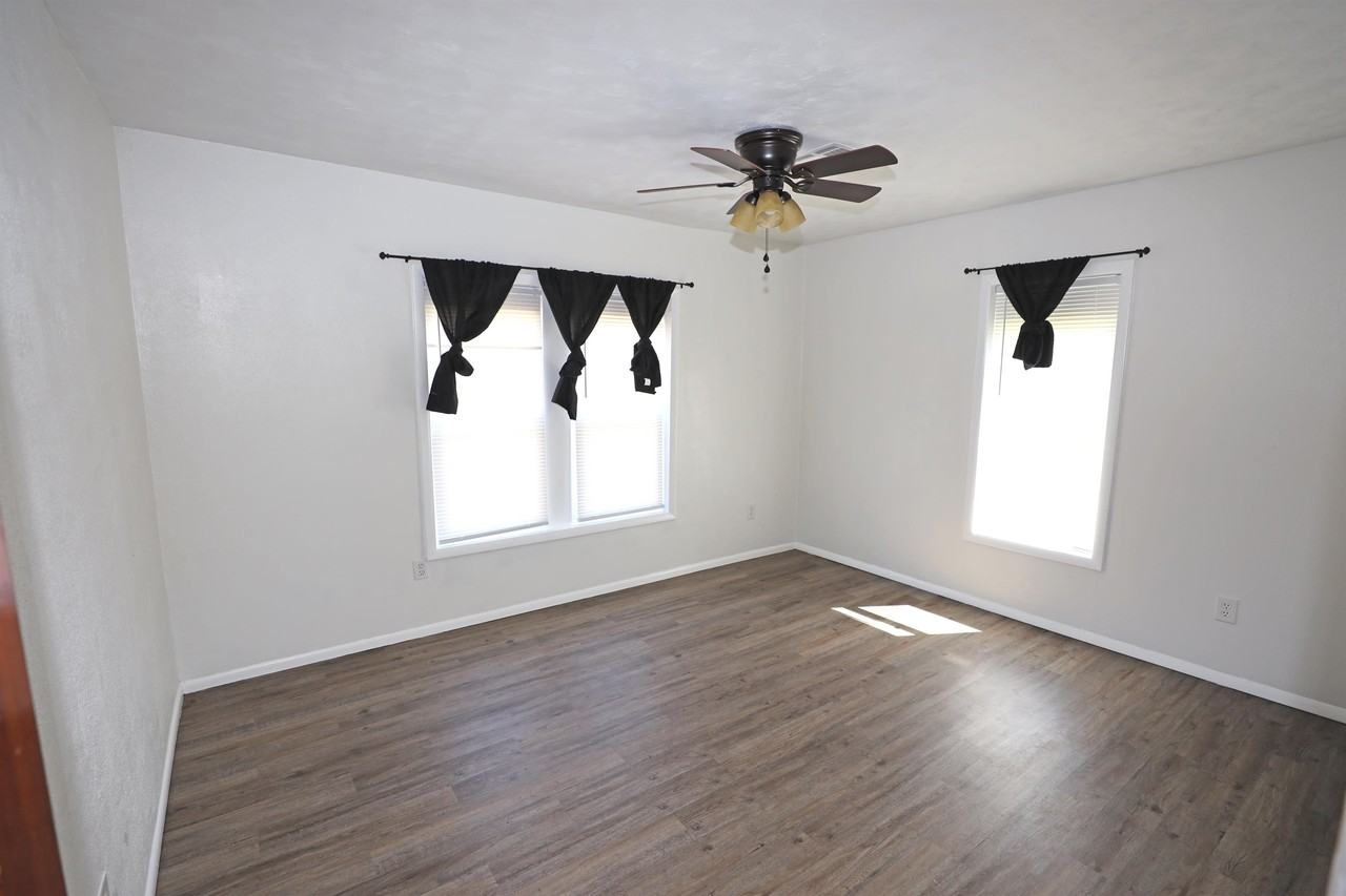525 E Jackson Ave - Photo 5 of 14