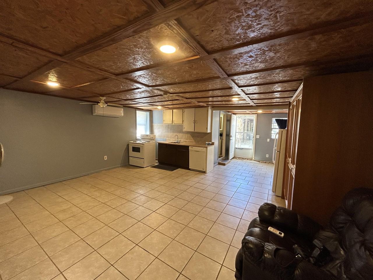 523 E Jackson Ave - Photo 2 of 7