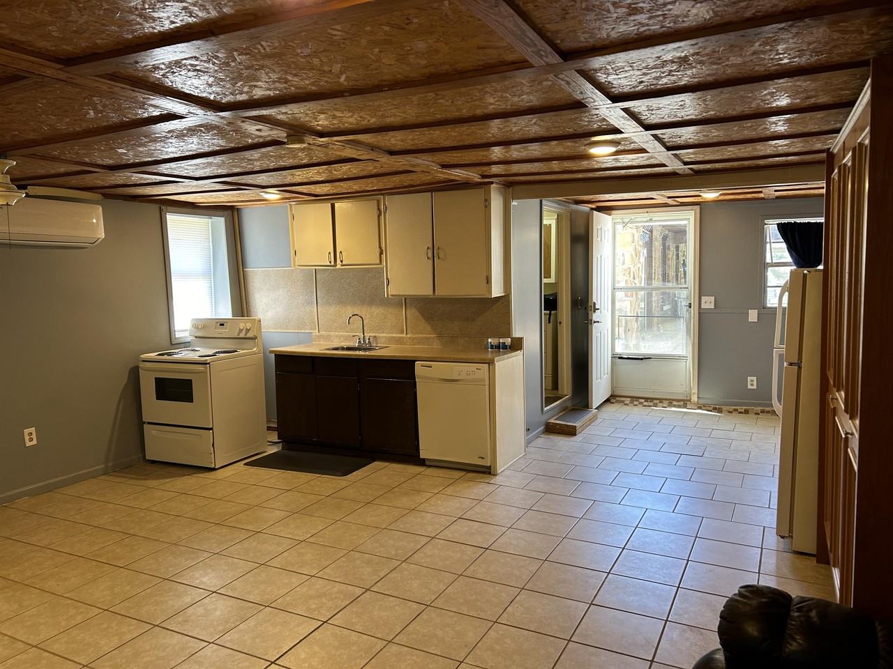 523 E Jackson Ave - Photo 3 of 7