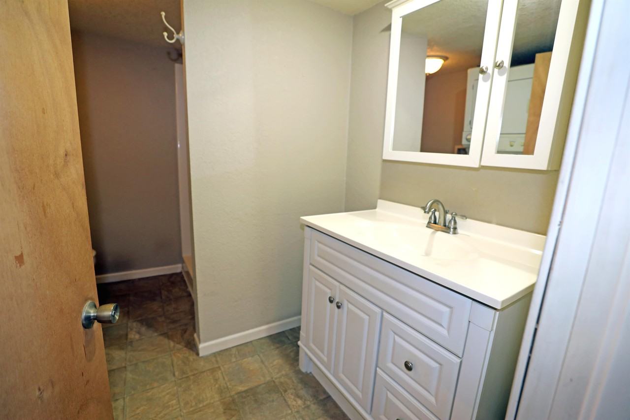 523 E Jackson Ave - Photo 5 of 7