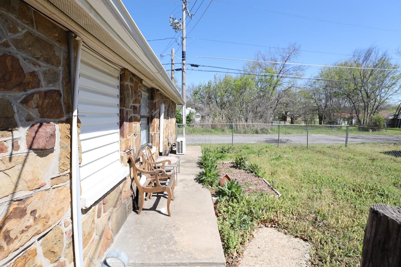 523 E Jackson Ave - Photo 6 of 7