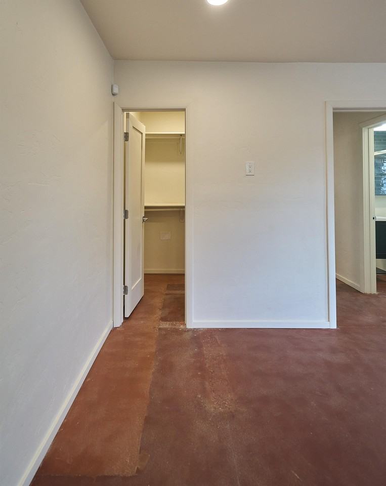 2542 E Seneca St #2542 - Photo 5 of 15