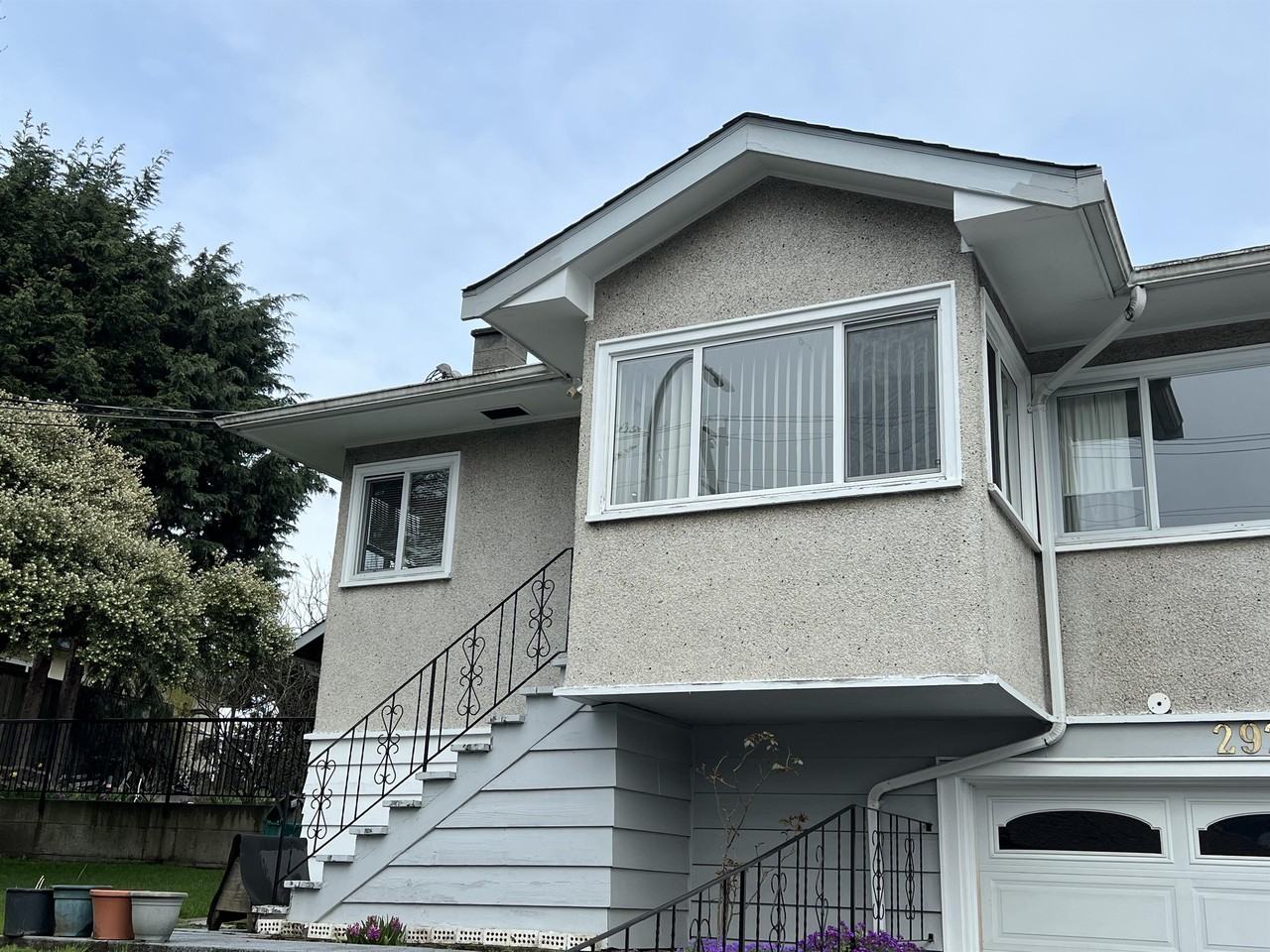 292 Pine St - Photo 2 of 23