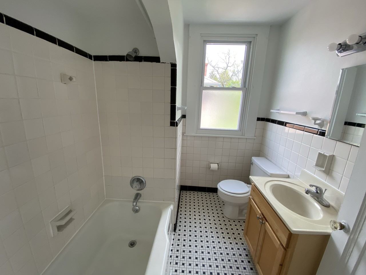 1532 Burney LaneApt 4 #4 - Photo 7 of 24