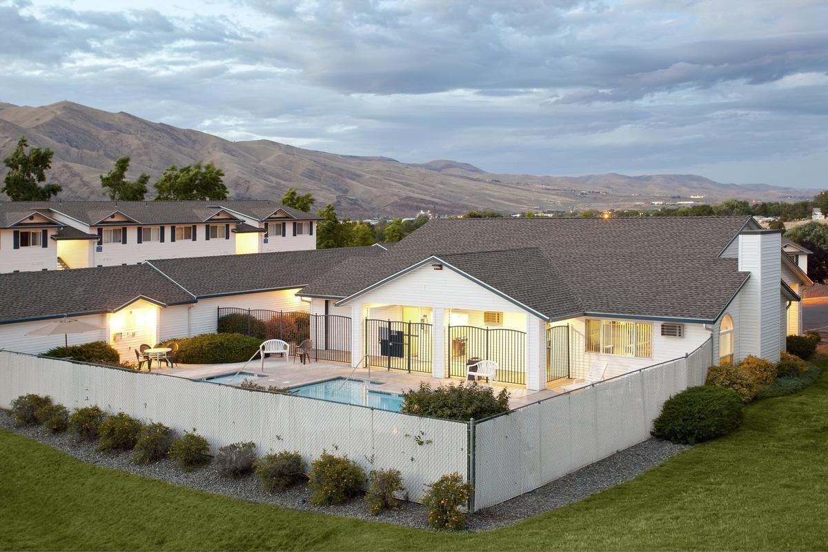 950 Vineland Dr - Photo 5 of 13