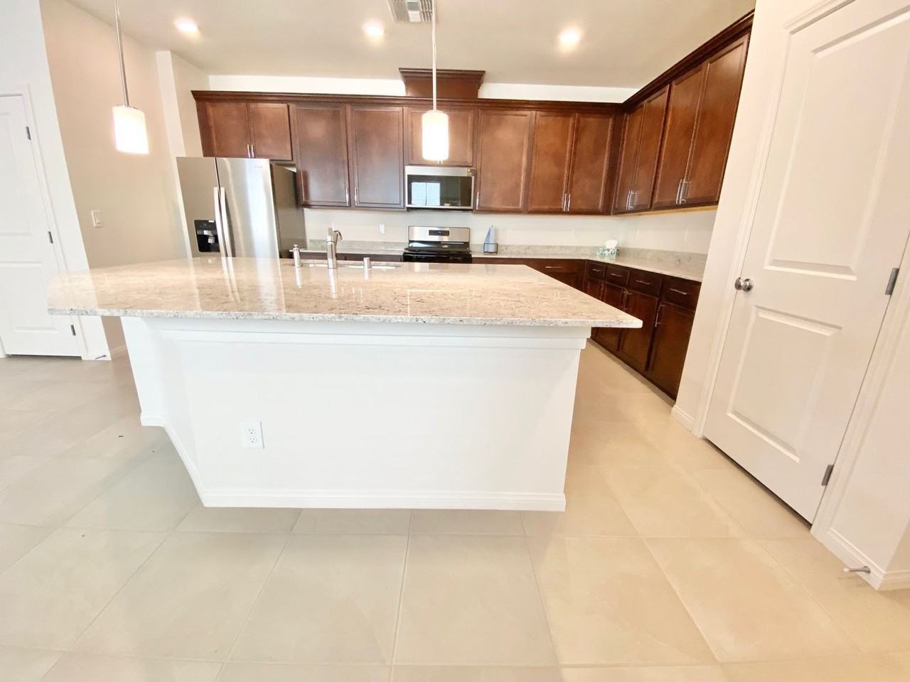 2610 Ercolano St - Photo 7 of 41