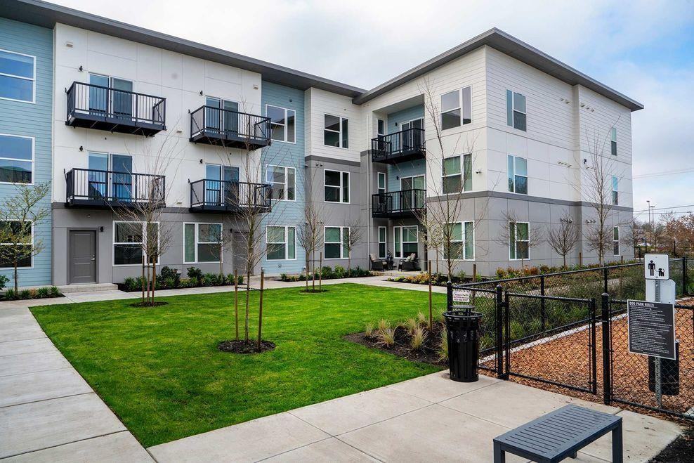 15367 Main St E - Photo 5 of 25