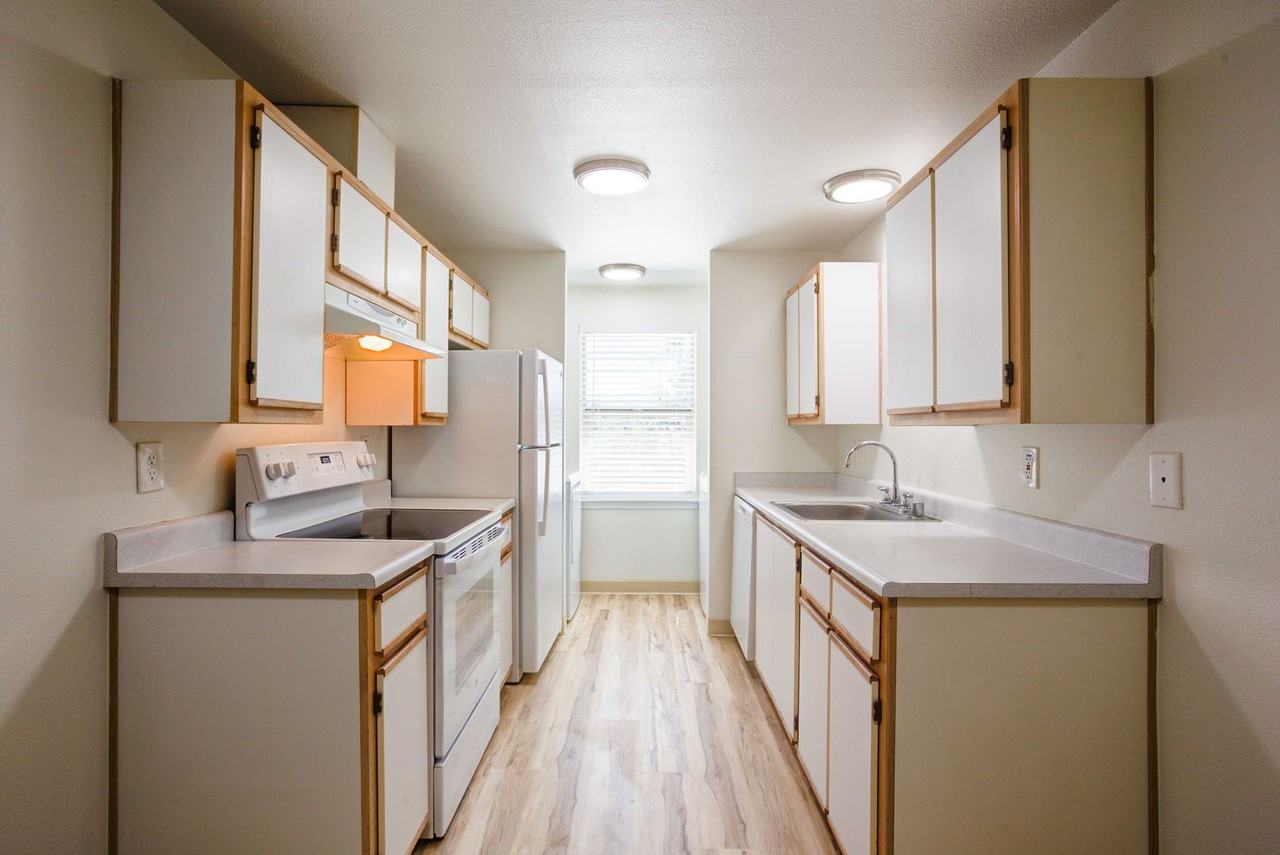 7823 NE Fourth Plain Blvd - Photo 4 of 32