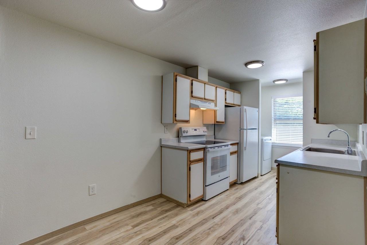 7823 NE Fourth Plain Blvd - Photo 6 of 32
