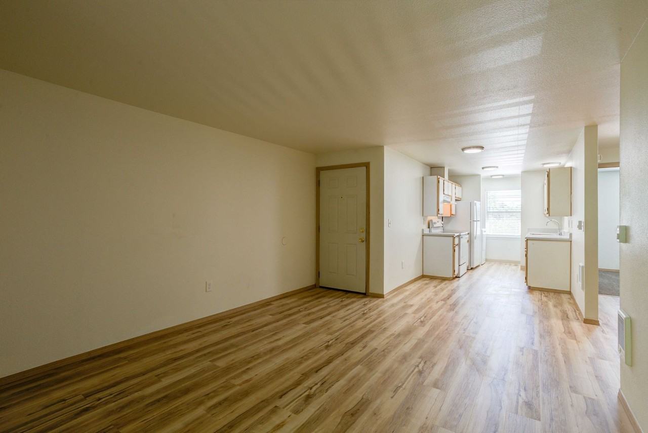 7823 NE Fourth Plain Blvd - Photo 2 of 32