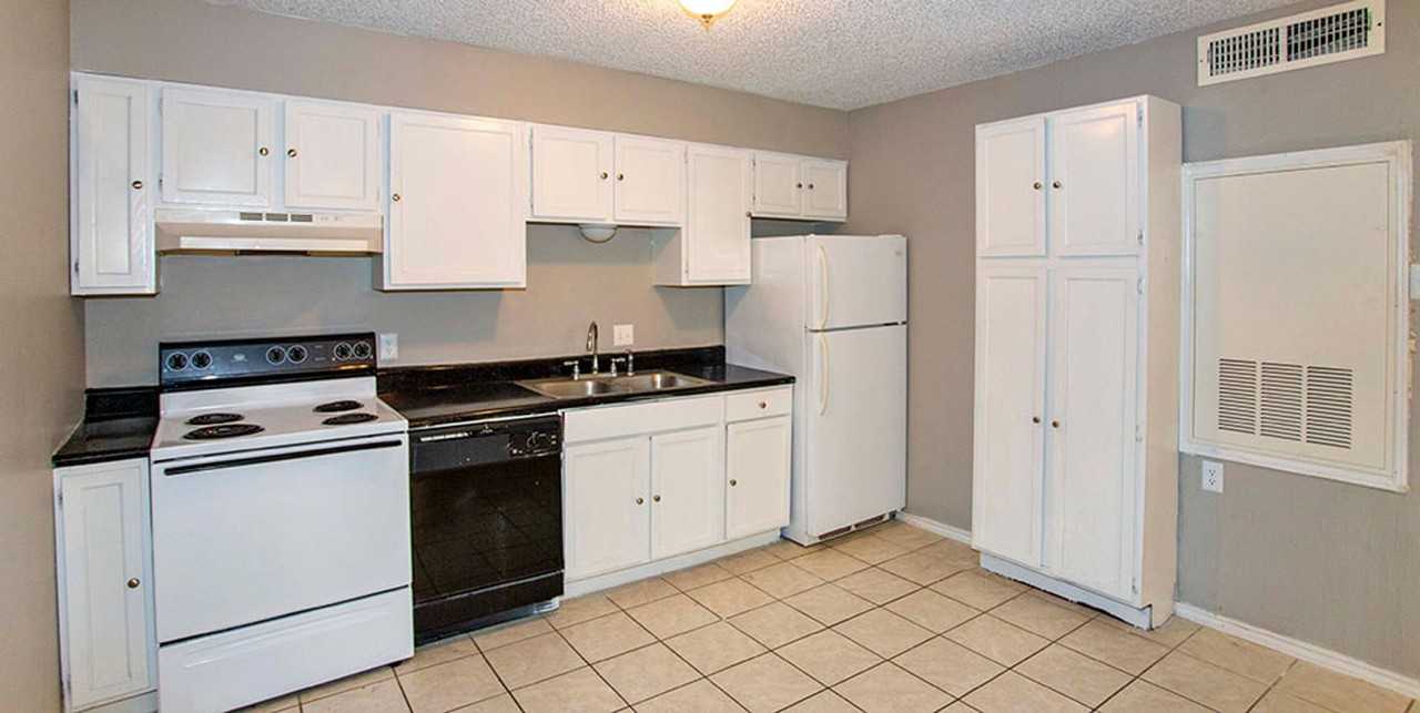 Commodore - Photo 6 of 23