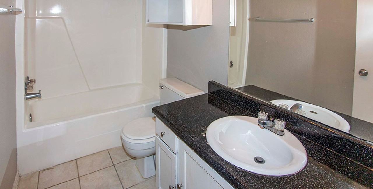 Commodore - Photo 7 of 23