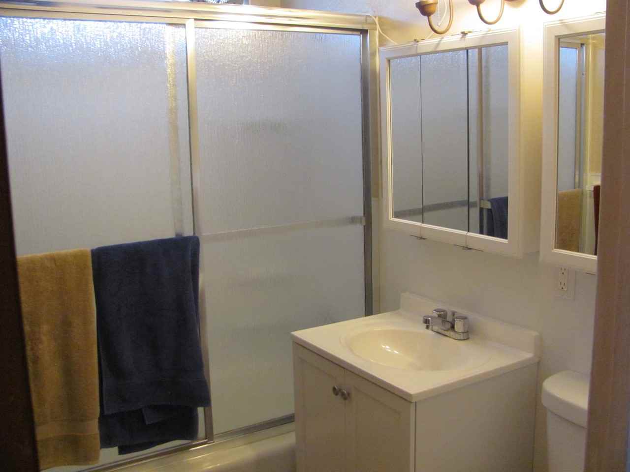 802 Railroad Ave - Photo 3 of 20