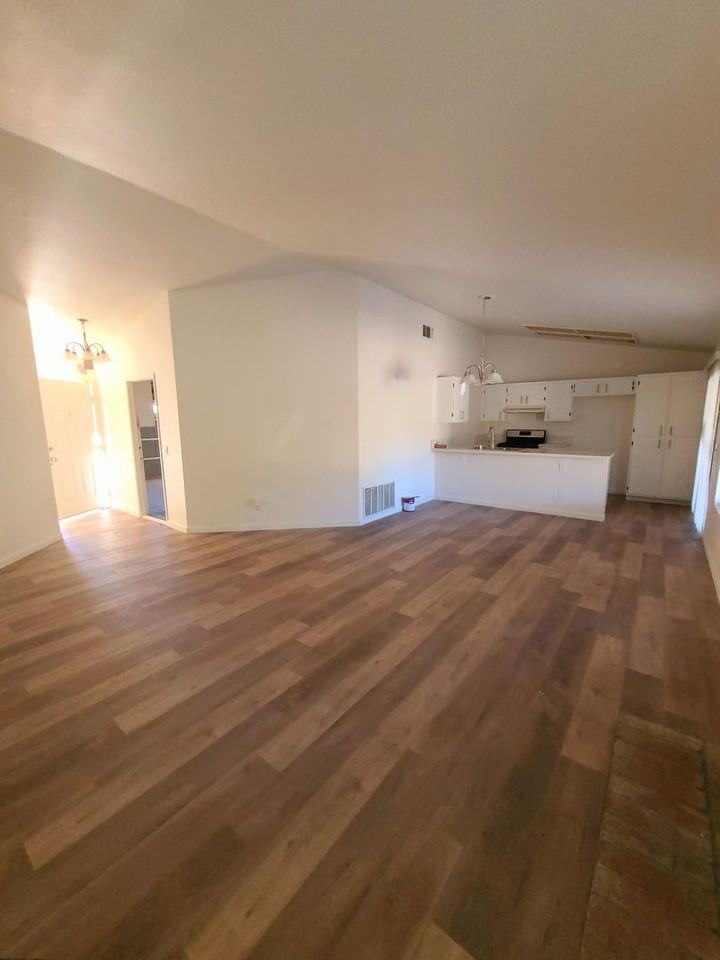 15037 Milford Ave - Photo 2 of 28