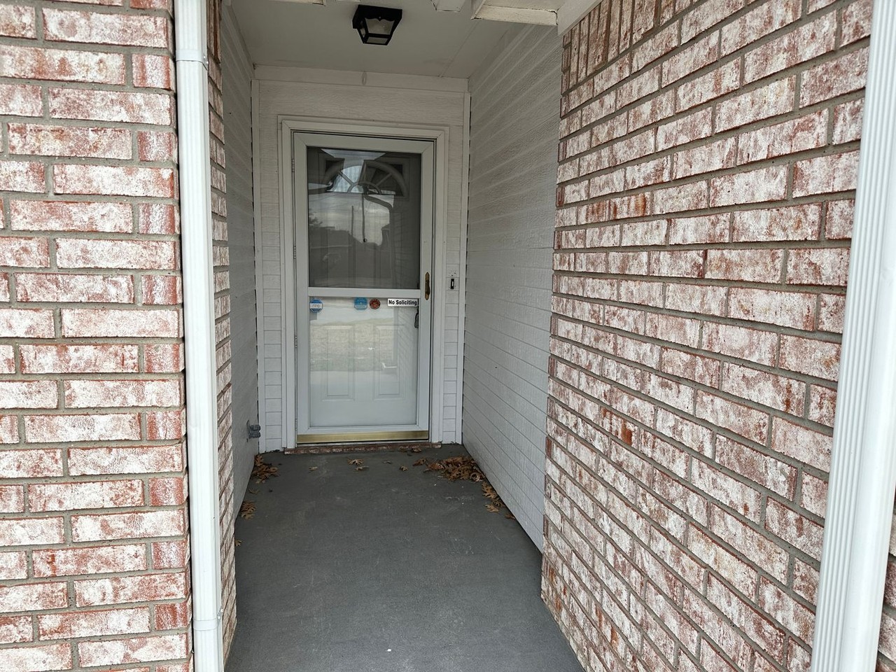 937 Meadow Cir N - Photo 2 of 29