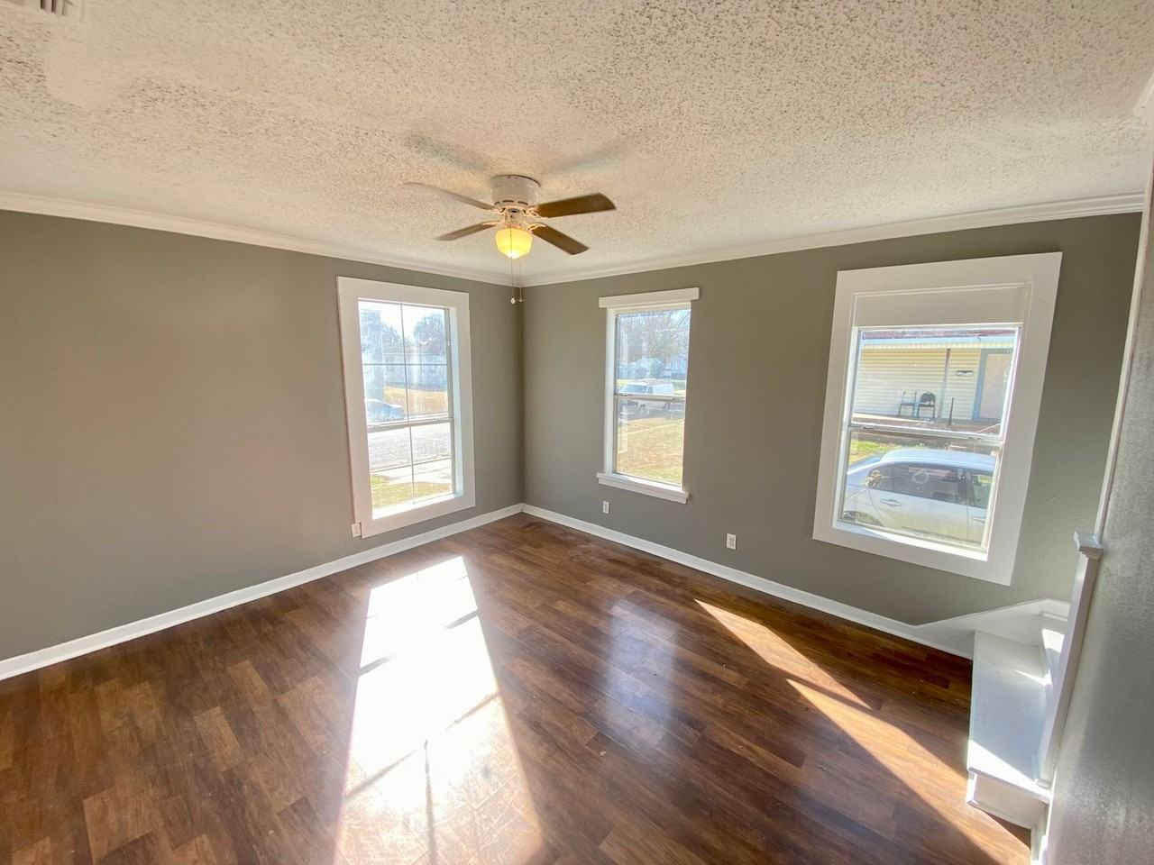 1271 Estelle St - Photo 2 of 8