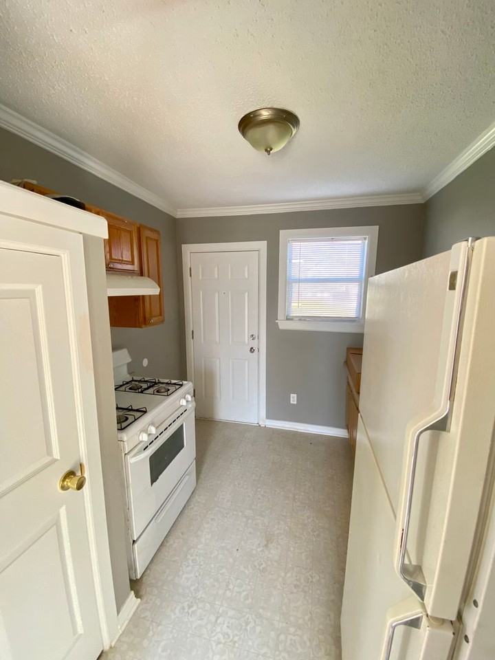 1271 Estelle St - Photo 3 of 8