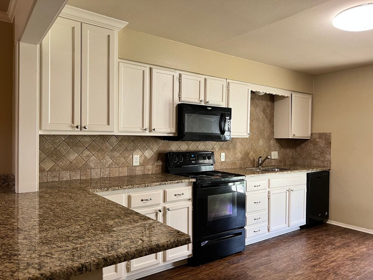 8414 Cambridge Rd #C06 - Photo 5 of 18