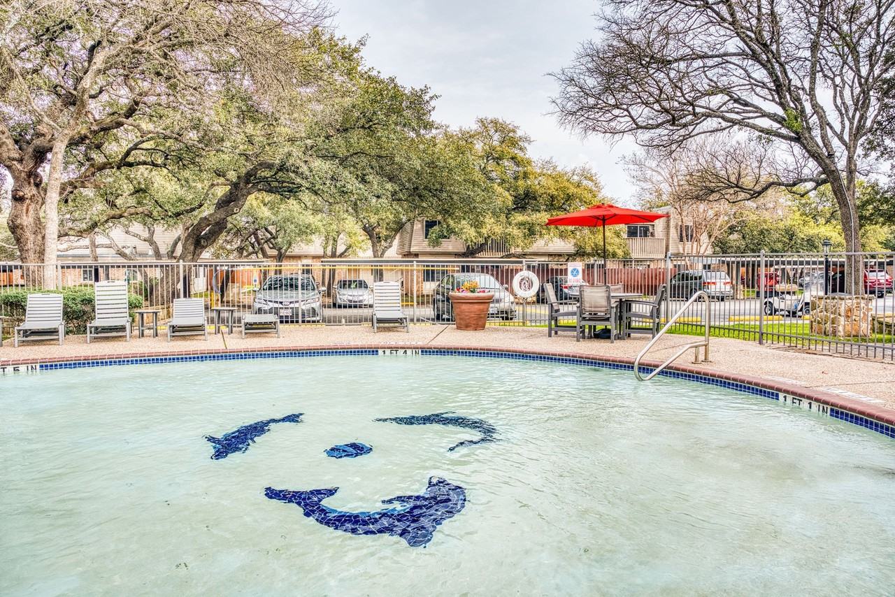 Le Montreaux Apartments - Photo 7 of 50